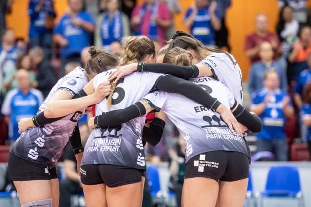 Teamspirit beim Schwarz-Weiss Erfurt GER, Allianz MTV Stuttgart vs. Schwarz-Weiss Erfurt, Volleyball Bundesliga, VBL, Spielzeit 2024 2025, 28.09.2024 GER, Allianz MTV Stuttgart vs. Schwarz-Weiss Erfurt, Volleyball Bundesliga, VBL, Spielzeit 2024 2025, 28.09.2024 Stuttgart Copyright: xSandyxDinkelackerx EP_SDR