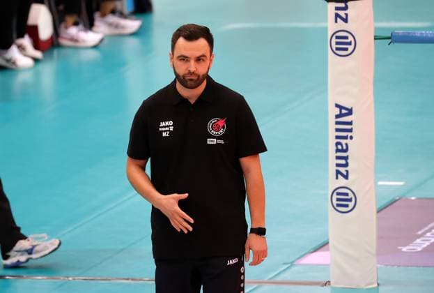 BAU 28.09.2024 Stuttgart Volleyball Supercup Allianz MTV Stuttgart vs. Schwarz-Weiss Erfurt, Erfurt Trainer Mateusz Zarczynski
