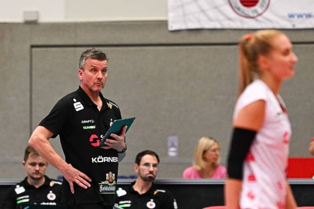 1. Volleyball Bundesliga Frauen, Dresdner SC vs. Ladies in Black Aachen; 28.09.2024 Alexander Waibl (Cheftrainer Dresdner SC) 1. Volleyball Bundesliga Frauen, Dresdner SC vs. Ladies in Black Aachen am 28.09.2024 in der Margon Arena Dresden Copyright: xBEAUTIFULxSPORTS Hoepnerx