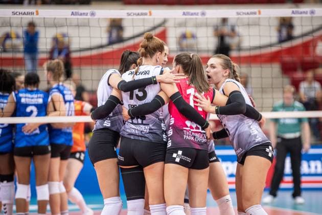 Lara Darowski (Schwarz-Weiss Erfurt, 13), Mia Anna Stauss (Schwarz-Weiss Erfurt, 11), Kira Thomsen (Schwarz-Weiss Erfurt, 06) GER, Allianz MTV Stuttgart vs. Schwarz-Weiss Erfurt, Volleyball Bundesliga, VBL, Spielzeit 2024 2025, 28.09.2024 GER, Allianz MTV Stuttgart vs. Schwarz-Weiss Erfurt, Volleyball Bundesliga, VBL, Spielzeit 2024 2025, 28.09.2024 Stuttgart Copyright: xSandyxDinkelackerx EP_SDR