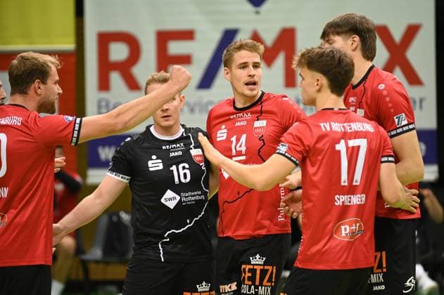 Johannes Elsaesser (TV Rottenburg, 16), Timon Schippmann (TV Rottenburg, 14), Aurel Sprenger (TV Rottenburg, 17) GER, TV Rottenburg vs Dentalservice Gust VC Dresden, Volleyball, Herren, 2. Bundesliga, Saison 24 25, 28.09.2024 GER, TV Rottenburg vs Dentalservice Gust VC Dresden, Volleyball, Herren, 2. Bundesliga, Saison 24 25, 28.09.2024 Rottenburg Copyright: xEibner-Pressefoto NicolasxWoernx EP_NWN