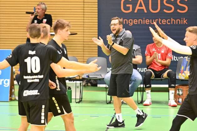 Peter Hesse (VC Dresden, Trainer) GER, TV Rottenburg vs Dentalservice Gust VC Dresden, Volleyball, Herren, 2. Bundesliga, Saison 24 25, 28.09.2024 GER, TV Rottenburg vs Dentalservice Gust VC Dresden, Volleyball, Herren, 2. Bundesliga, Saison 24 25, 28.09.2024 Rottenburg Copyright: xEibner-Pressefoto NicolasxWoernx EP_NWN
