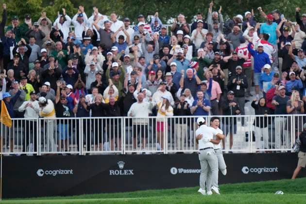 September 28, 2024, Montreal, Pq, Canada: International team member Si Woo Kim of South Korea, celebrates with partner International team member Tom Kim of South Korea, after chipping in to win the 16th hole during their fourth round foursomes match at the Presidents Cup golf tournament at Royal Montreal Golf Club Saturday, September 28, 2024 in Montreal. Si Woo Kim, Tom Kim  - ZUMAc35_ 20240928_zaf_c35_195 Copyright: xFrankxGunnx