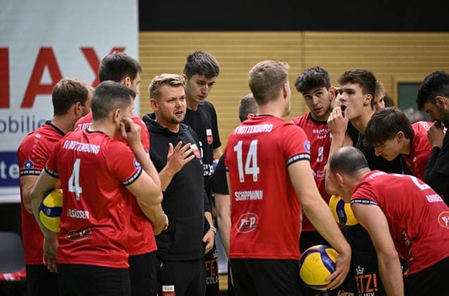 Volleyball 2. Bundesliga Saison 2024 2025 Volksbank Arena 28.09.2024 TV Rottenburg - Dentalservice Gust VC Dresden Auszeit TV Rottenburg; Trainer Jan Scheuermann (4.v.li.)