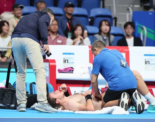 September 29, 2024, Tokyo, Japan - Jack Draper of Britain lays on the court and gets a treatment at the quarter-final match of the Japan Open Tennis championships against Ugo Humbert of France at the Ariake Colosseum in Tokyo on Sunday, September 29, 2024. Draper withdrew the game by injury. (photo by Yoshio Tsunoda AFLO) Noxthirdxpartyxsales  (0765599163st)