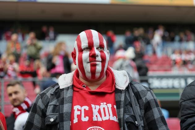GER, 2.FBL. 1. FC Koeln vs. Karlsruher SC 29.09.2024, Rheinenergie Stadion, Koeln, GER, 2.FBL. 1. FC Koeln vs. Karlsruher SC , im Bild: Fans, freundlich, Stimmung, farbenfroh, Nationalfarbe, geschminkt, Emotionen, Schals,