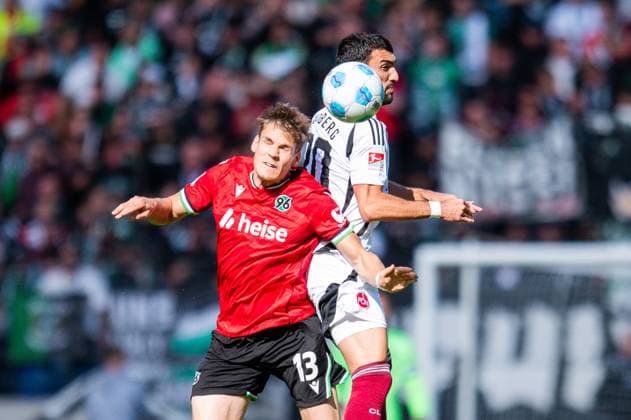 29.09.2024 - Fußball, 2024 2025, 2. Bundesliga, 7. Spieltag, Hannover 96 - 1. FC Nürnberg: (L-R) Max Christiansen (Hannover), Mahir Emreli (Nürnberg) DFL REGULATIONS PROHIBIT ANY USE OF PHOTOGRAPHS AS IMAGE SEQUENCES AND OR QUASI-VIDEO.