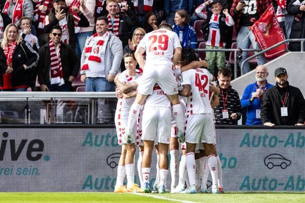 2. Fußball Bundesliga: 1.FC Köln - Karlsruher SC; 29.09.2024 1.FC Köln im Jubel nach dem Tor von Luca Waldschmidt (1.FC Köln, 9), 1:0. 2. Fußball Bundesliga: 1.FC Köln - Karlsruher SC; Rhein-Energie-Stadion, Köln; 29.09.2024 DFL REGULATIONS PROHIBIT ANY USE OF PHOTOGRAPHS AS IMAGE SEQUENCES AND OR QUASI-VIDEO.