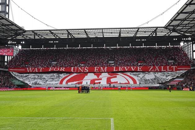 Fans 1. FC Koeln machen eine Choreographie waehrend des Spiels der 2. Bundesliga zwischen 1. FC Köln und Karlsruher SC im RheinEnergieStadion am 29. September 2024 in Köln, Deutschland. (Foto von Ralf Treese DeFodi Images) +++ Fans 1. FC Koeln doing a choreography during the 2. Bundesliga match between 1. FC Köln and Karlsruher SC at RheinEnergieStadion on September 29, 2024 in Cologne, Germany. (Photo by Ralf Treese DeFodi Images) DFB DFL REGULATIONS PROHIBIT ANY USE OF PHOTOGRAPHS AS IMAGE SEQUENCES AND OR QUASI-VIDEO. Defodi-521_KOEKSC20240929_027
