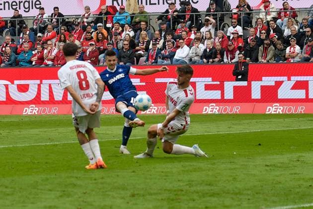 Marvin Wanitzek (Karlsruhe 10) erzielt das Tor zum 3:2 29.09.2024 Fussball 1. FC Koeln vs Karlsruher SC, Rheinenergiestadion, Koeln, DFB DFL REGULATIONS PROHIBIT ANY USE OF PHOTOGRAPHS AS IMAGE SEQUENCES AND OR QUASI-VIDEO NRW Germany