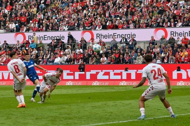 Marvin Wanitzek (Karlsruhe 10) erzielt das Tor zum 3:2 29.09.2024 Fussball 1. FC Koeln vs Karlsruher SC, Rheinenergiestadion, Koeln, DFB DFL REGULATIONS PROHIBIT ANY USE OF PHOTOGRAPHS AS IMAGE SEQUENCES AND OR QUASI-VIDEO NRW Germany
