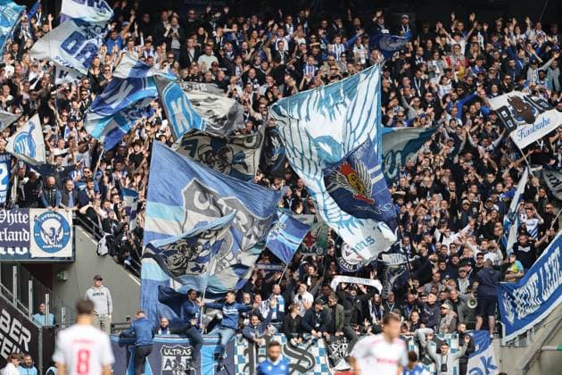 GER, 2.FBL. 1. FC Koeln vs. Karlsruher SC 29.09.2024, Rheinenergie Stadion, Koeln, GER, 2.FBL. 1. FC Koeln vs. Karlsruher SC , im Bild: Fans, freundlich, Stimmung, farbenfroh, Nationalfarbe, geschminkt, Emotionen, Schals, Karlsruhe