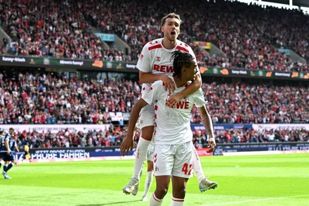 Luca Waldschmidt (1. FC Koeln) und Damion Downs (1. FC Koeln) Torjubel, jubelt mit seiner Mannschaft nach dem Treffer zum 2:0 waehrend des Spiels der 2. Bundesliga zwischen 1. FC Köln und Karlsruher SC im RheinEnergieStadion am 29. September 2024 in Köln, Deutschland. (Foto von Ralf Treese DeFodi Images) +++ Luca Waldschmidt (1. FC Koeln) und Damion Downs (1. FC Koeln) celebrates after scoring his team™s second goal during the 2. Bundesliga match between 1. FC Köln and Karlsruher SC at RheinEnergieStadion on September 29, 2024 in Cologne, Germany. (Photo by Ralf Treese DeFodi Images) DFB DFL REGULATIONS PROHIBIT ANY USE OF PHOTOGRAPHS AS IMAGE SEQUENCES AND OR QUASI-VIDEO. Defodi-521_KOEKSC20240929_052