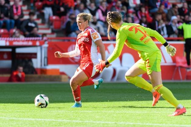 Dina Orschmann (11 (Union Berlin) and Goalkeeper Ena Mahmutovic (32 FC Bayern Munich II) during the 2. Frauen-Bundesliga match between Union Berlin and FC Bayern Munich II at Stadion Alte Försterei, Berlin, Germany. (Sven Beyrich SPP)  Copyright: xSvenxBeyrich SPPx spp-en-SvBe-20240929-ND5_6902