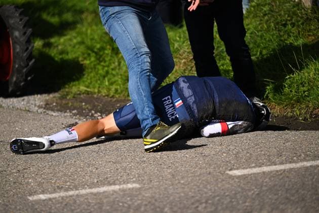 Sport Themen der Woche KW39 Sport Bilder des Tages UCI Road World Championships Zurich 29-09-24 Zurich, Switzerland - September 29 : Alaphilippe Julian (FRA) in a crash during the Men Elite Road Race of the UCI 2024 Road World Championships cycling race on September 29, 2024 in Zurich, Switzerland, 29-09-24 Zurich Switzerland  Copyright: xCaux