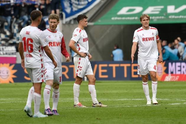 Die Spieler von Koeln nach Spielende unzufrieden enttäuscht enttaeuscht niedergeschlagen frustriert, 29.09.2024 Fussball 1. FC Koeln vs Karlsruher SC, Rheinenergiestadion, Koeln, DFB DFL REGULATIONS PROHIBIT ANY USE OF PHOTOGRAPHS AS IMAGE SEQUENCES AND OR QUASI-VIDEO NRW Germany