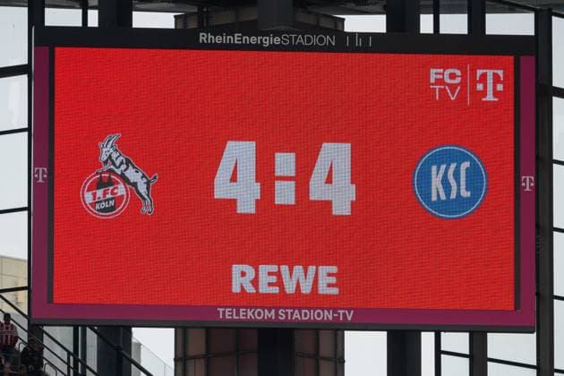 29.09.2024, Fussball: 2. Bundesliga, Saison 2024 2025, 07. Spieltag, 1. FC Koeln vs. Karlsruher SC im RheinEnergieStadion in Köln. Ein torreiches Spiel endet mit 4:4 Unentschieden. Wichtiger Hinweis: Gemaess den Vorgaben der DFL Deutsche Fussball Liga bzw. des DFB Deutscher Fussball-Bund ist es untersagt, in dem Stadion und oder vom Spiel angefertigte Fotoaufnahmen in Form von Sequenzbildern und oder videoaehnlichen Fotostrecken zu verwerten bzw. verwerten zu lassen. Foto: Kirchner-Media TH