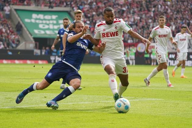 Fussball, 2.BL Saison 2024 2025, 1.FC Köln-Karlsruhe SC , Rheinenergie Köln Sebastian Jung, , Karlsruhe SC, Linton Maina, FC Köln