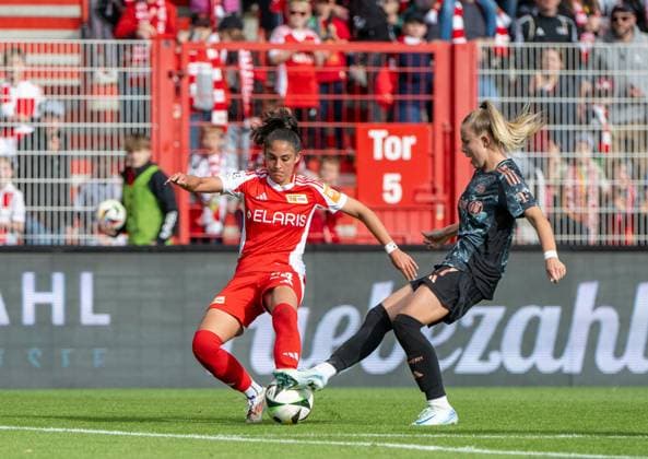 Fussball, Frauen, Saison 2024 2025, 2. Frauen-Bundesliga (5. Spieltag), 1. FC Union Berlin - FC Bayern München II, v. l. Fatma Sakar (1. Frauen 1. FC Union), Laura Gloning (FC Bayern München II), 29.09. 2024, Copyright: xMatthiasxKochx
