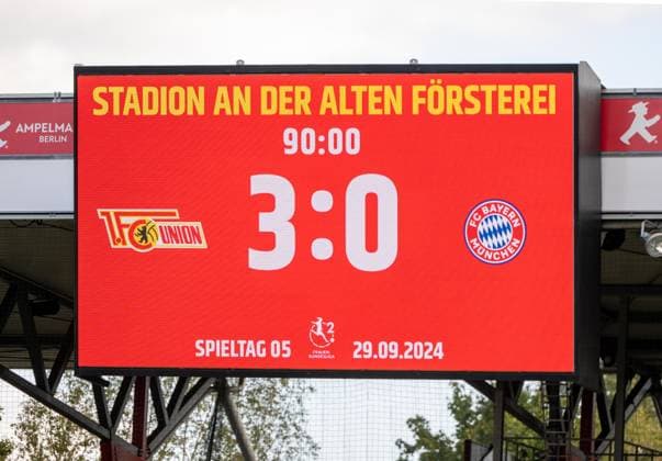 Fussball, Frauen, Saison 2024 2025, 2. Frauen-Bundesliga (5. Spieltag), 1. FC Union Berlin - FC Bayern München II, Anzeigetafel mit 3:0-Endstand, 29.09. 2024, Copyright: xMatthiasxKochx