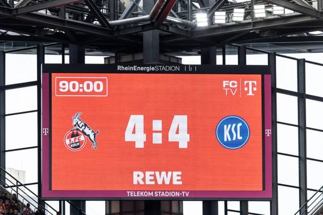 2. Fußball Bundesliga: 1.FC Köln - Karlsruher SC; 29.09.2024 Bildschirm auf dem Stadion, auf dem Bildschirm ist Endstand zusehen, 4:4. 2. Fußball Bundesliga: 1.FC Köln - Karlsruher SC; Rhein-Energie-Stadion, Köln; 29.09.2024 DFL REGULATIONS PROHIBIT ANY USE OF PHOTOGRAPHS AS IMAGE SEQUENCES AND OR QUASI-VIDEO.