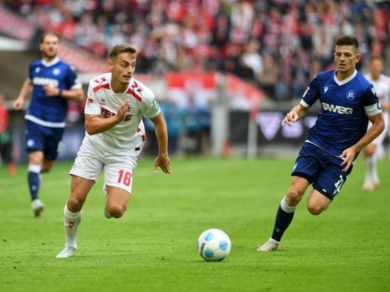 Marvin Obuz (1. FC Koeln) in Aktion, am Ball, Einzelaktion waehrend des Spiels der 2. Bundesliga zwischen 1. FC Köln und Karlsruher SC im RheinEnergieStadion am 29. September 2024 in Köln, Deutschland. (Foto von Ralf Treese DeFodi Images) +++ Marvin Obuz (1. FC Koeln) controls the ball during the 2. Bundesliga match between 1. FC Köln and Karlsruher SC at RheinEnergieStadion on September 29, 2024 in Cologne, Germany. (Photo by Ralf Treese DeFodi Images) DFB DFL REGULATIONS PROHIBIT ANY USE OF PHOTOGRAPHS AS IMAGE SEQUENCES AND OR QUASI-VIDEO. Defodi-521_KOEKSC20240929_096