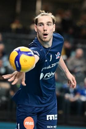 Volleyball I Herren I Saison 2024-2025 I Bundesliga I 2. Spieltag I SVG Lüneburg - TSV Haching München I 29.9.2024 Simon Torwie (1, SVG Lüneburg) Freisteller Neuzugang Lüneburg LKH Arena Niedersachsen Deutschland Copyright: xLobeca AndreasxHannigx