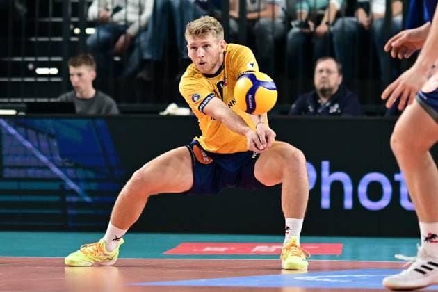 Volleyball I Herren I Saison 2024-2025 I Bundesliga I 2. Spieltag I SVG Lüneburg - TSV Haching München I 29.9.2024 Gage Thomas Wortley (6, SVG Lüneburg) konzentriert in der Annahme Lüneburg LKH Arena Niedersachsen Deutschland Copyright: xLobeca AndreasxHannigx