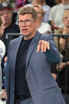GER; 1.VBL, SVG Lueneburg vs VC Bitterfeld-Wolfen 29.09.2024, LKH Arena, Lueneburg, GER; 1. VBL, SVG Lueneburg vs VC Bitterfeld-Wolfen, im Bild Trainer Stefan Huebner (Hübner Lueneburg)