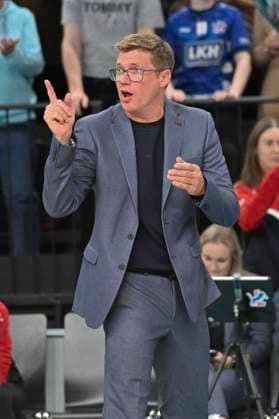 GER; 1.VBL, SVG Lueneburg vs VC Bitterfeld-Wolfen 29.09.2024, LKH Arena, Lueneburg, GER; 1. VBL, SVG Lueneburg vs VC Bitterfeld-Wolfen, im Bild Trainer Stefan Huebner (Hübner Lueneburg)