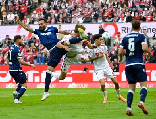 29.09.2024, xjpx, Fussball 2.Bundesliga, 1.FC Koeln - Karlsruher SC emspor, v.l. Zweikampf zwischen Fabian Schleusener (Karlsruhe - links) und Timo Hübers (Koeln) (DFL DFB REGULATIONS PROHIBIT ANY USE OF PHOTOGRAPHS as IMAGE SEQUENCES and or QUASI-VIDEO) Koeln
