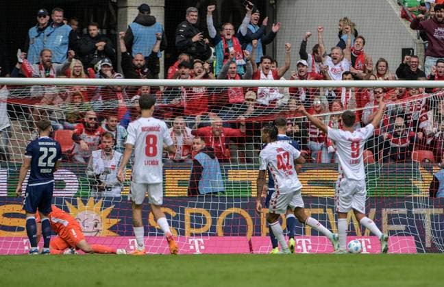 29.09.2024, xjpx, Fussball 2.Bundesliga, 1.FC Koeln - Karlsruher SC emspor, v.l. Torjubek nach dem Treffer zum 4:2 (DFL DFB REGULATIONS PROHIBIT ANY USE OF PHOTOGRAPHS as IMAGE SEQUENCES and or QUASI-VIDEO) Koeln