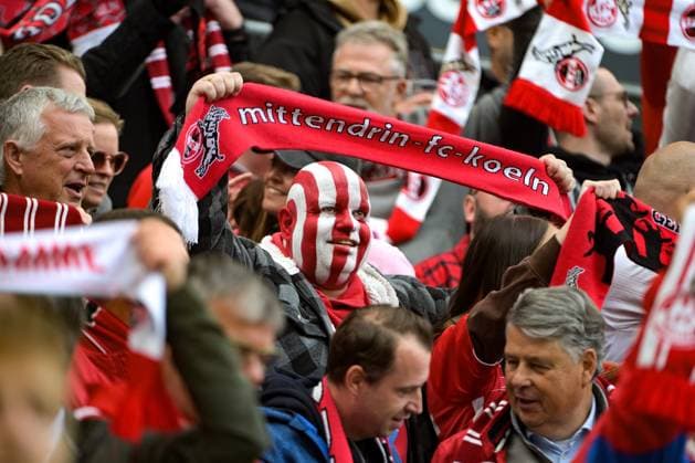 29.09.2024, xjpx, Fussball 2.Bundesliga, 1.FC Koeln - Karlsruher SC emspor, v.l. Koelner Fan mit Schal und Schminke (DFL DFB REGULATIONS PROHIBIT ANY USE OF PHOTOGRAPHS as IMAGE SEQUENCES and or QUASI-VIDEO) Koeln