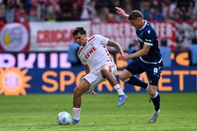Koeln, Rheinenergiestadion, 29.09.24, GER, Herren, 2.Bundesliga, Saison 2024-2025, 1.FC Koeln - Karlsruher SC Bild: v.li. im Zweikampf Julian PAULI (Koeln) und Andrin HUNZIKER (Karlsruhe) Only for editorial use! DFL regulations prohibit any use of photographs as image sequences and or quasi-video. NRW Deutschland