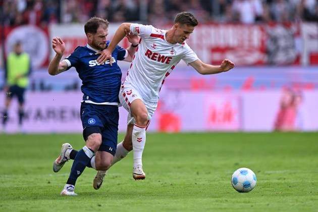 Koeln, Rheinenergiestadion, 29.09.24, GER, Herren, 2.Bundesliga, Saison 2024-2025, 1.FC Koeln - Karlsruher SC Bild: v.li. im Zweikampf Budu ZIVZIVADZE (Karlsruhe) und Rasmus CARSTENSEN (Koeln) Only for editorial use! DFL regulations prohibit any use of photographs as image sequences and or quasi-video. NRW Deutschland