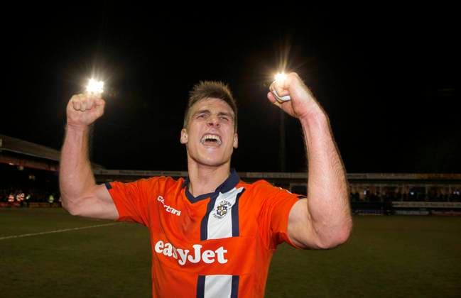 Archivbilder der Woche SPORT KW40 Soccer 2013: Luton Town vs Wolverhampton Wanderers JAN 05 Jan. 5, 2013 - Luton, United Kingdom - Janos Kovacs of Luton Town celebrates his side s win - FA Cup third round sponsored by Budweiser - Luton Town vs Wolverhampton Wanderers - Kenilworth Road Luton - 5th January 2013 - .Picture Malcolm Couzens Sportimage Luton United Kingdom EDITORIAL USE ONLY Copyright: xx ZUMA-20130105_zaf_si1_083.jpg SportImagex csmphoto699685