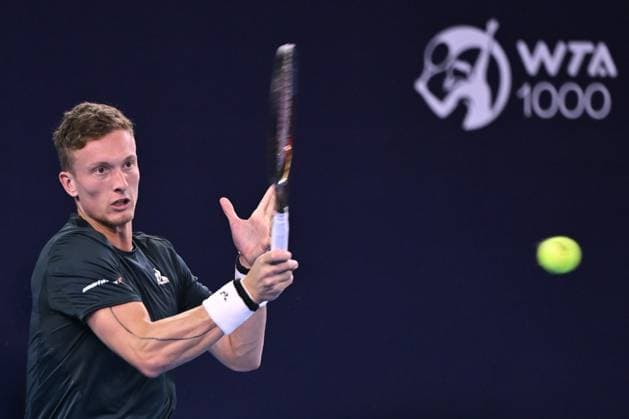 (240930) -- BEIJING, Sept. 30, 2024 -- Jiri Lehecka of the Czech Republic hits a return during the men s singles quarterfinal match against Jannik Sinner of Italy at 2024 China Open tennis tournament in Beijing, capital of China, Sept. 30, 2024. ) (SP)CHINA-BEIJING-TENNIS-CHINA OPEN-MEN S SINGLES (CN) ZhangxLong 