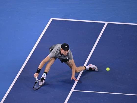 (240930) -- BEIJING, Sept. 30, 2024 -- Jannik Sinner of Italy competes during the men s singles quarterfinal match against Jiri Lehecka of the Czech Republic at 2024 China Open tennis tournament in Beijing, capital of China, Sept. 30, 2024. ) (SP)CHINA-BEIJING-TENNIS-CHINA OPEN-MEN S SINGLES (CN) ZhangxLong 