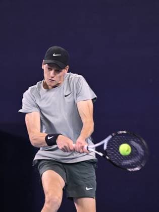 (240930) -- BEIJING, Sept. 30, 2024 -- Jannik Sinner of Italy hits a return during the men s singles quarterfinal match against Jiri Lehecka of the Czech Republic at 2024 China Open tennis tournament in Beijing, capital of China, Sept. 30, 2024. ) (SP)CHINA-BEIJING-TENNIS-CHINA OPEN-MEN S SINGLES (CN) ZhangxLong 