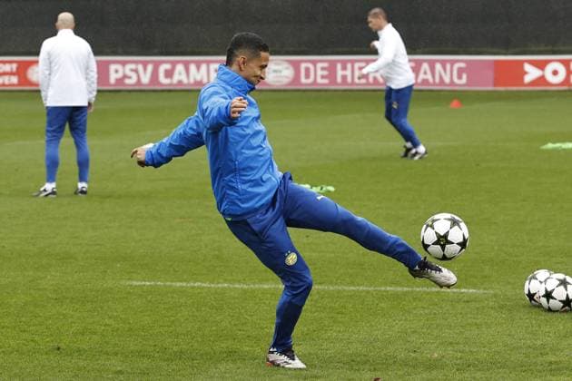 EINDHOVEN - Mauro Junior of PSV Eindhoven during a training session at the Herdgang prior to PSV Eindhoven s Champions League match against Sporting CP. ANP MAURICE VAN STEEN xVIxANPxSportx xxANPxIVx 509783107 originalFilename: 509783107.jpg