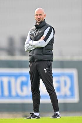 SOCCER - UEFA CL, Sturm vs Brugge GRAZ,AUSTRIA,01.OCT.24 - SOCCER - UEFA Champions League, SK Sturm Graz vs FC Bruegge, preview, training Sturm. Image shows head coach Christian Ilzer (Sturm).  GEPAxpictures xAvnixRetkoceri