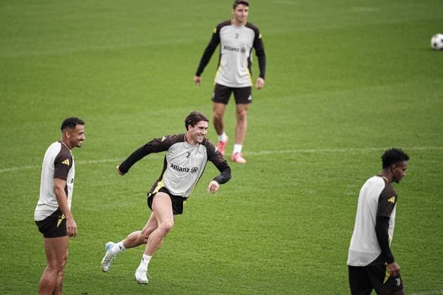 Juventus™ Dusan Vlahovic during training session at JTC Continassa in Turin on the eve of their League Phase, Matchday 2 of UEFA Champions League football match against RB Lipsia - Tuesday, October 1, 2024. - Soccer .  Copyright: xMarcoxAlpozzi LaPressex