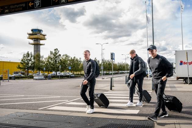 241001 Sebastian Jörgensen, Pontus Jansson and Jens Stryger Larsen of Malmö FF during the team travel from Malmö to Baku ahead of the UEFA Europa League match between Qarabag and Malmö FF on October 1, 2024 in Malmö. Photo: Petter Arvidson BILDBYRAN kod PA PA0888 fotboll football soccer fotball uefa europa league resa travel malmö ff bbeng Copyright: PETTERxARVIDSON BB241001PA002