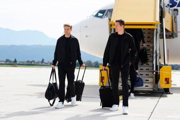 Sturm Graz v Club Brugge - UEFA Champions League - media activities KLAGENFURT, AUSTRIA - OCTOBER 01 : Vanaken Hans midfielder of Club Brugge and Jackers Nordin goalkeeper of Club Brugge pictured at Klagenfurt Airport prior the UEFA Champions League match between and on October 1, 2024 in Klagenfurt, Austria, 01 10 2024 Klagenfurt Austria  Copyright: xJanxDexMeuleneirx