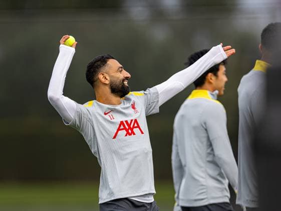 Football - UEFA Champions League - League Phase - Liverpool FC v Bologna FC - MD-1 LIVERPOOL, ENGLAND - Tuesday, October 1, 2024: Liverpool s Mohamed Salah throws a tennis ball during a training session at the AXA Training Centre ahead of the UEFA Champions League match between Liverpool FC and Bologna FC. (Photo by David Rawcliffe Propaganda) LIVERPOOL AXA Training Centre MERSEYSIDE ENGLAND  Copyright: xDavidxRawcliffex P2024-10-01-Liverpool_Bologna_MD-1-17