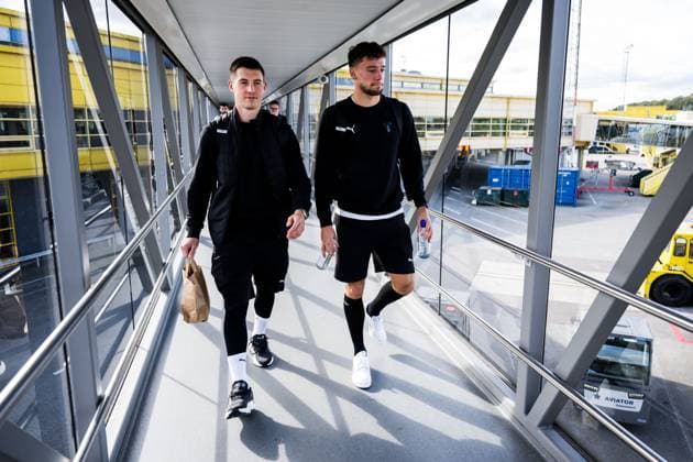 241001 Lasse Berg Johnsen and Colin Rösler of Malmö FF during the team travel from Malmö to Baku ahead of the UEFA Europa League match between Qarabag and Malmö FF on October 1, 2024 in Malmö. Photo: Petter Arvidson BILDBYRAN kod PA PA0888 fotboll football soccer fotball uefa europa league resa travel malmö ff bbeng Copyright: PETTERxARVIDSON BB241001PA013