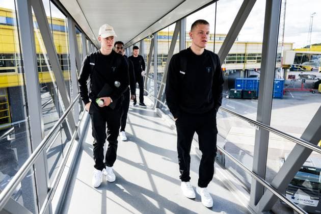241001 Otto Rosengren and Sebastian Jörgensen of Malmö FF during the team travel from Malmö to Baku ahead of the UEFA Europa League match between Qarabag and Malmö FF on October 1, 2024 in Malmö. Photo: Petter Arvidson BILDBYRAN kod PA PA0888 fotboll football soccer fotball uefa europa league resa travel malmö ff bbeng Copyright: PETTERxARVIDSON BB241001PA016