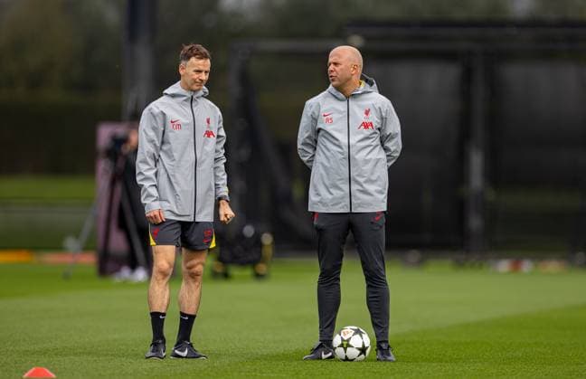 Football - UEFA Champions League - League Phase - Liverpool FC v Bologna FC - MD-1 LIVERPOOL, ENGLAND - Tuesday, October 1, 2024: Liverpool s head coach Arne Slot (R) and first-team fitness coach Conall Murtagh during a training session at the AXA Training Centre ahead of the UEFA Champions League match between Liverpool FC and Bologna FC. (Photo by David Rawcliffe Propaganda) LIVERPOOL AXA Training Centre MERSEYSIDE ENGLAND  Copyright: xDavidxRawcliffex P2024-10-01-Liverpool_Bologna_MD-1-36