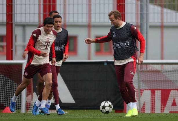 20241001, CL, FC Bayern Abschlusstraining, Fussball, im Bild: Min-Jae Kim (FC Bayern Muenchen), Jamal Musiala (FC Bayern Muenchen), Tarek Buchmann (FC Bayern Muenchen), vs Harry Kane (FC Bayern Muenchen)