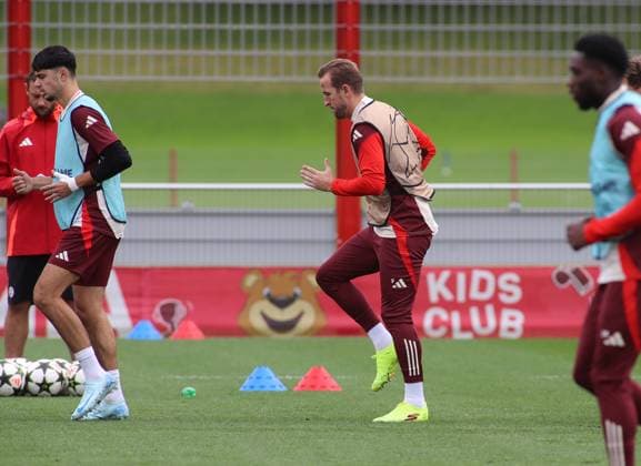 München, Deutschland 01. Oktober 2024: Fussball, Herren, Saison 2024 2025, FC Bayern München, Säbener Strasse, Trainingsgelände, Abschlusstraining, Champions League Harry Kane (FC Bayern München) beim Aufwärmen